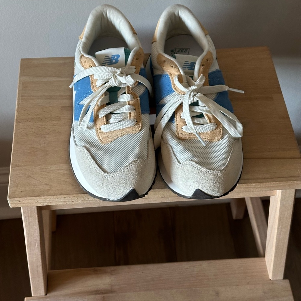 New Balance 237